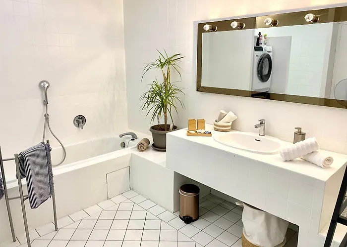 3p 88 M2 Terrasse Et Jardin A 20 Metres De La Daire Antibes